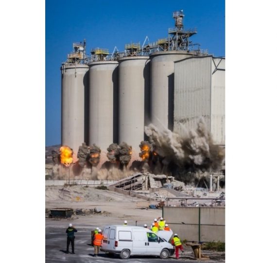 Demolición fábrica de cemento en Lorca